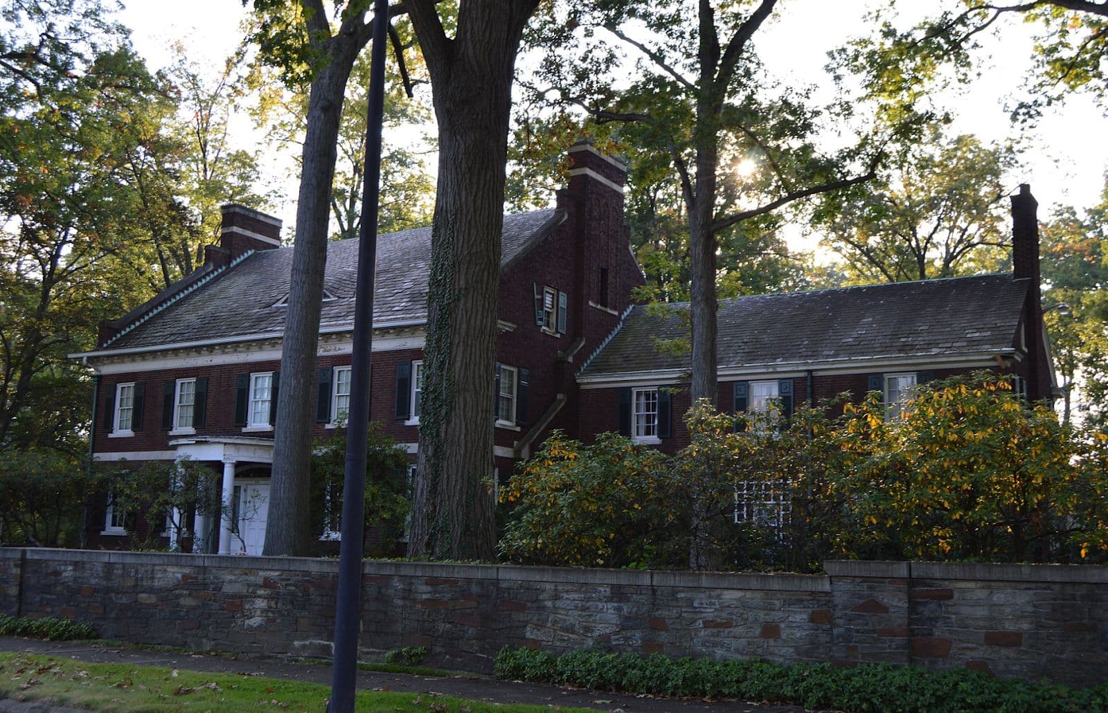 Warren, Ohio Nursing Home Abuse Lawyers | Michael Hill Trial Law